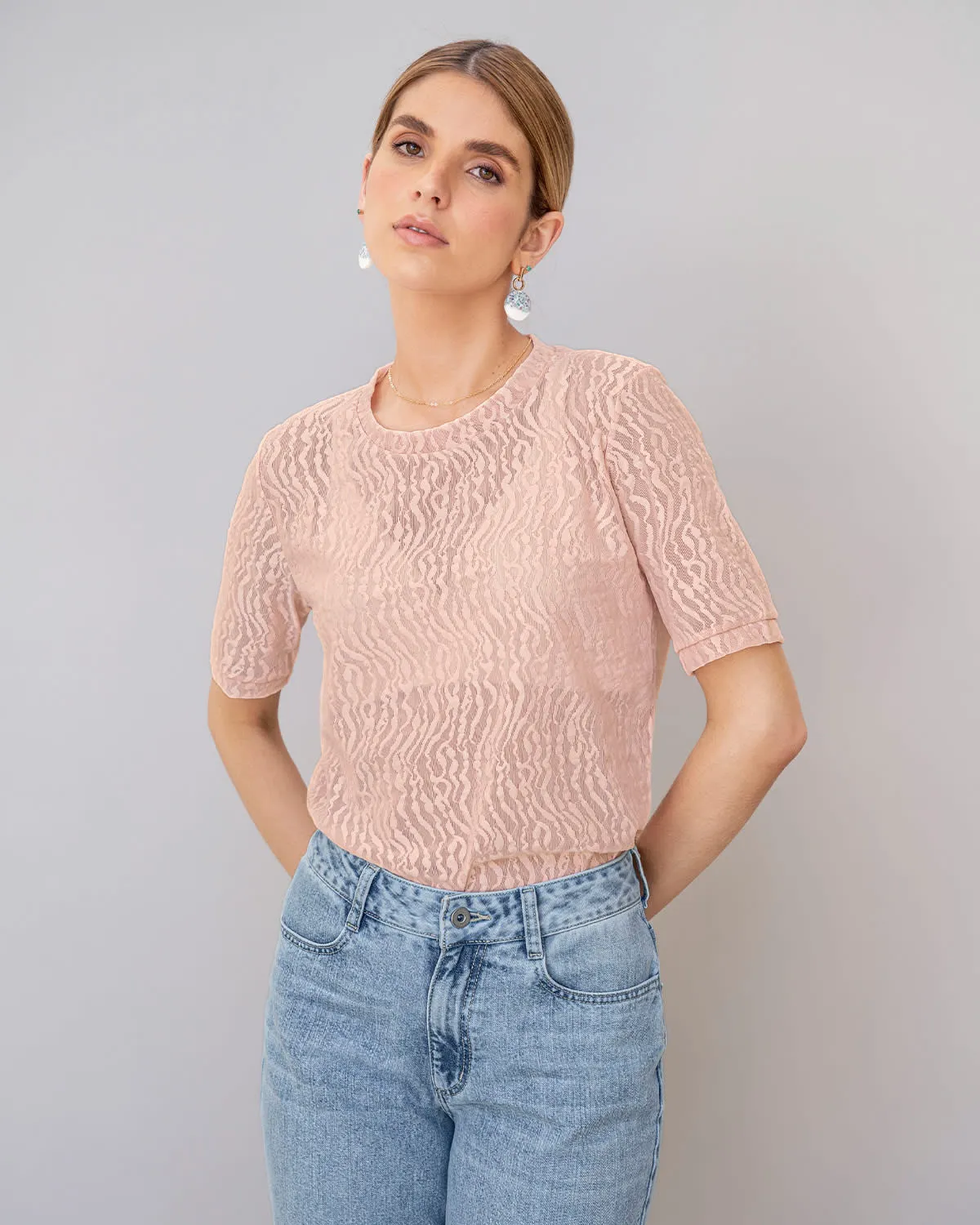 Camiseta manga corta con cuello redondo y tela en transparencia