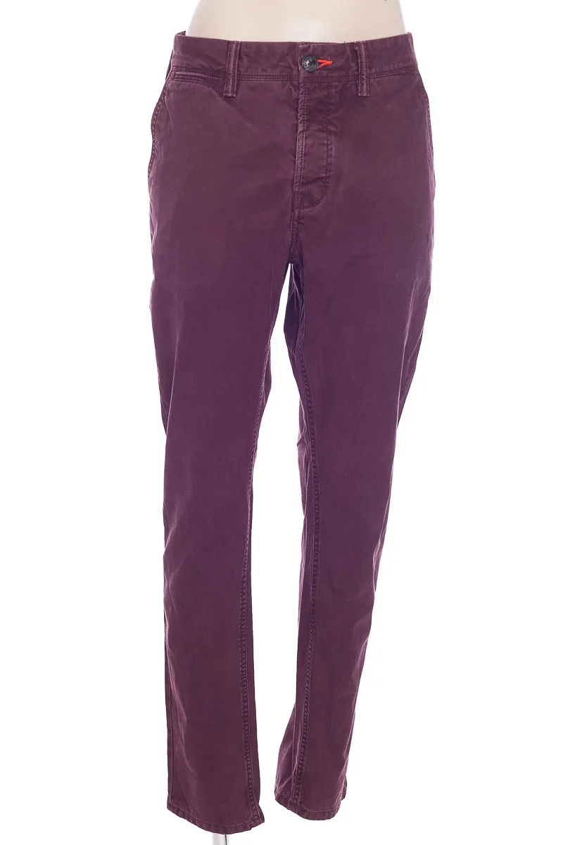 Pantalón color Vinotinto - Superdry